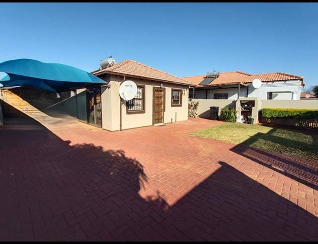 3 BEDROOM HOUSE FOR SALE IN THE ORCHARDS